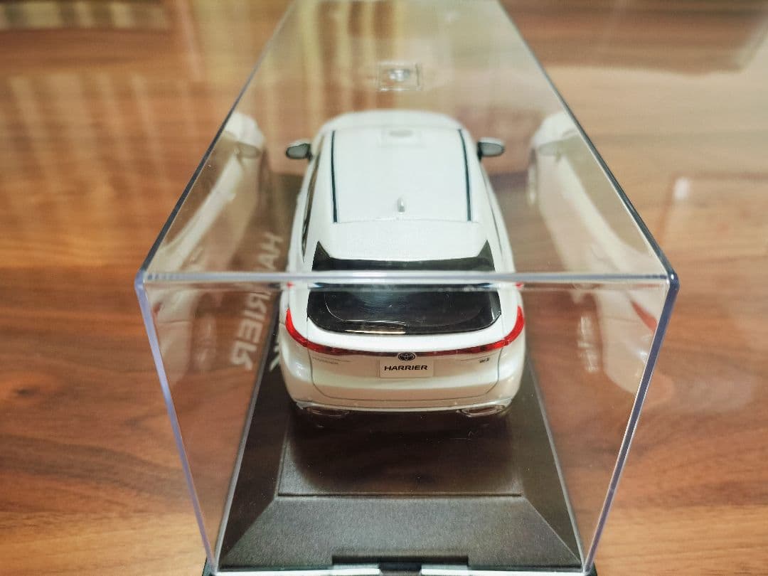 ☆美品☆トヨタ　ハリアー 1/30　ホワイトパールクリスタルシャイン