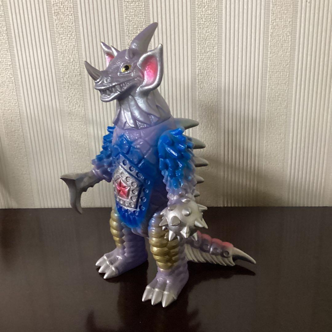 円谷コミュニケーションズ版　怪獣郷　タイラント　袋なし美品