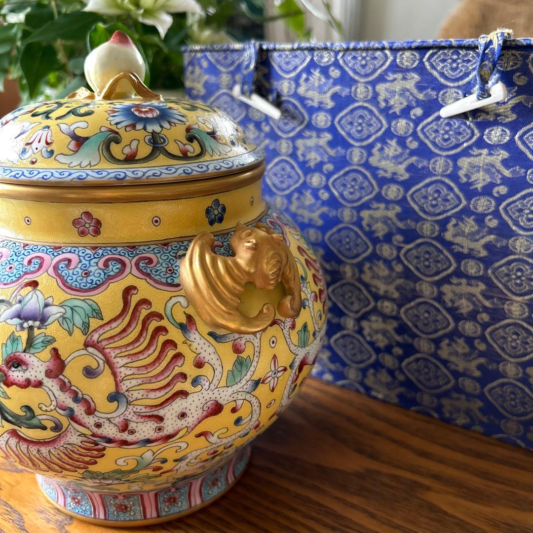 中国故宮博物院で購入した土産品 陶器の蓋付き容器 花と鳳凰の模様