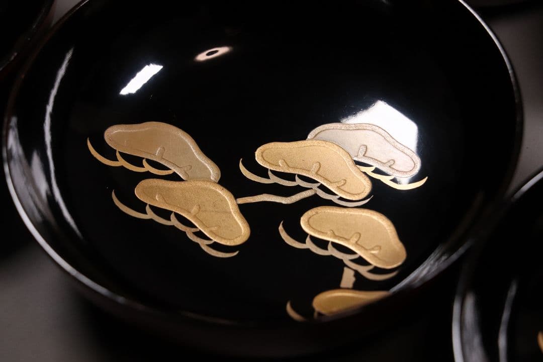 漆芸 輪島塗 松蒔絵 木皿 二十客 欅地 木地溜塗 黒塗 金蒔絵 【MA359】