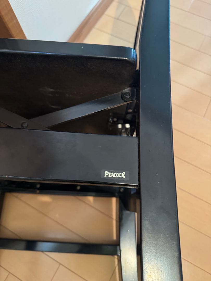 ピアノ　トムソン椅子　peacock