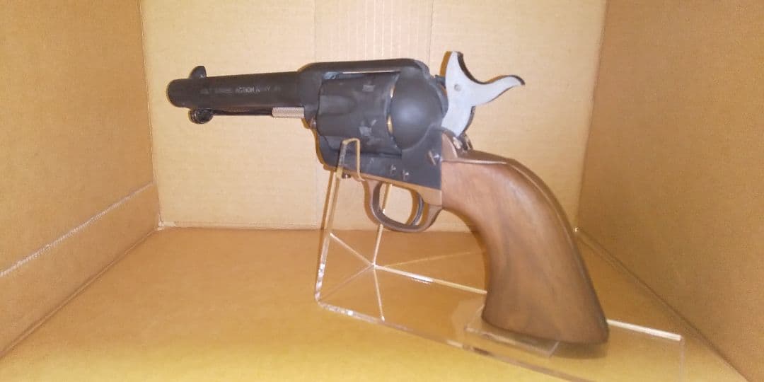 リボルバー モデルガン 黒と茶色