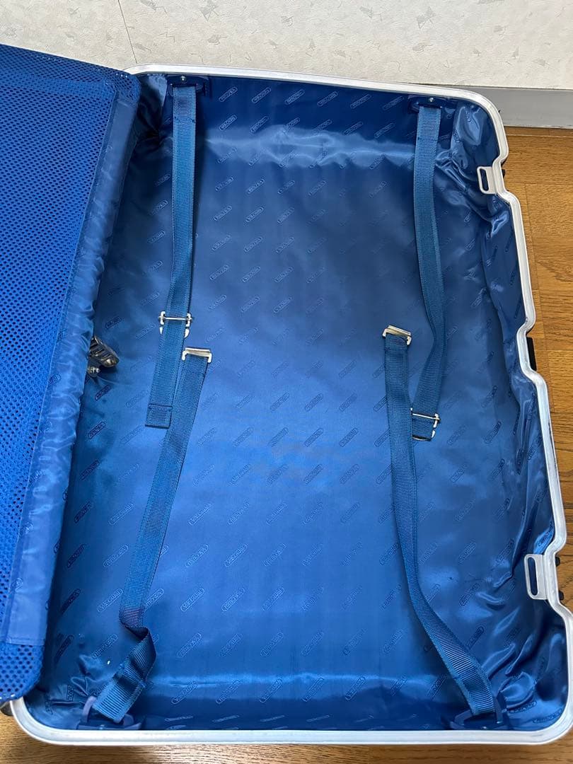い*た様 RIMOWA スーツケース