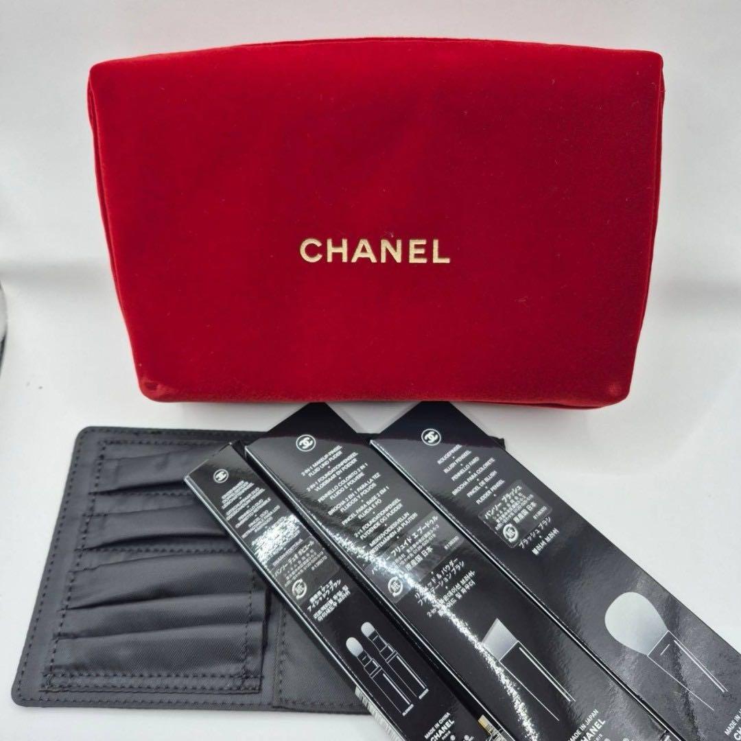 未使用　特別限定 CHANEL レ パンソー ドゥ 2019ポーチ ブラシセット