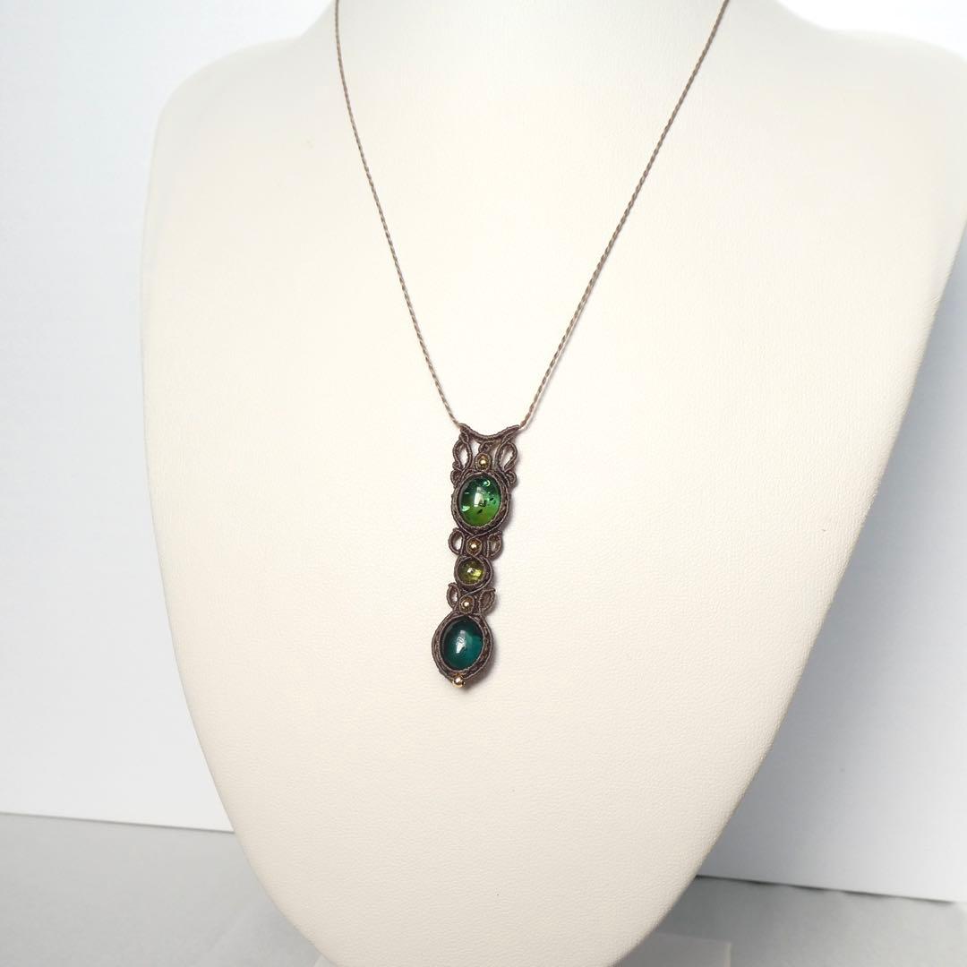 2種類のグリーンアンバー・ペリドットのマクラメネックレス