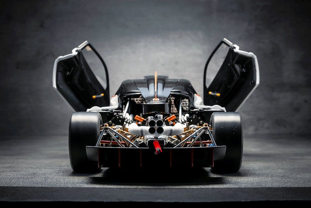 LCDMODELS　1/18　ウアイラR