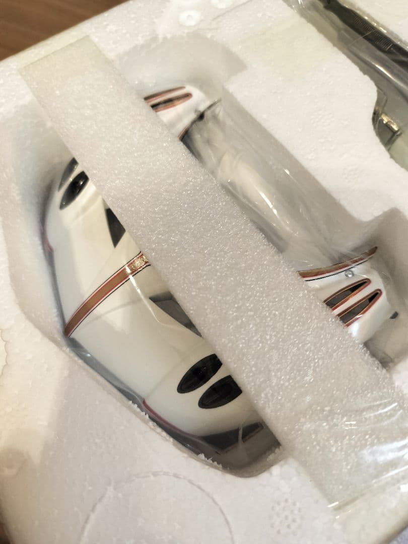 LCDMODELS　1/18　ウアイラR