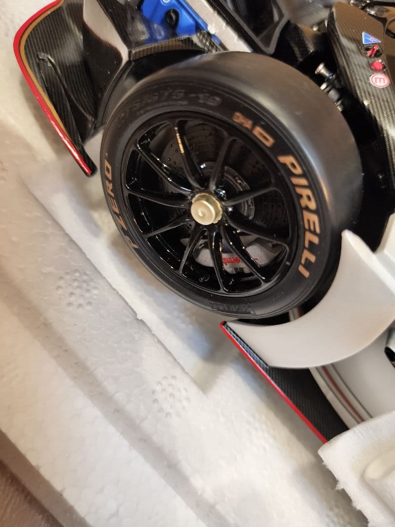 LCDMODELS　1/18　ウアイラR