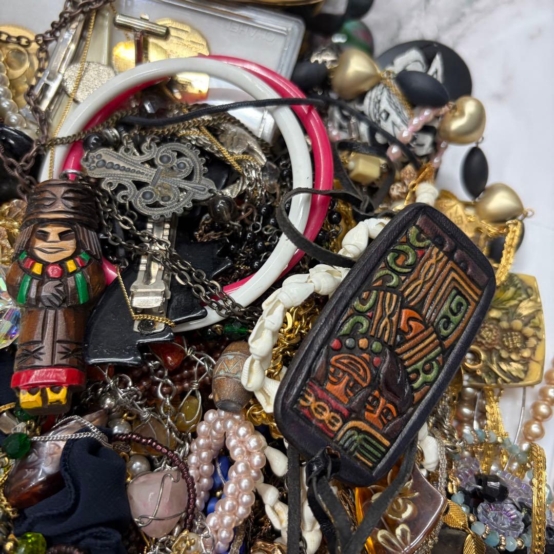 3.6キロ❗️ アクセサリー　まとめ売り　ジャンク　イミテーションアクセサリー