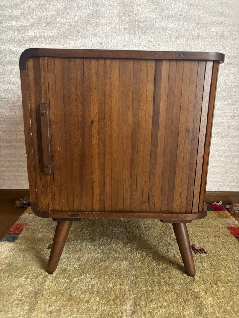 ビーカンパニー　アンティーク風木製キャビネット