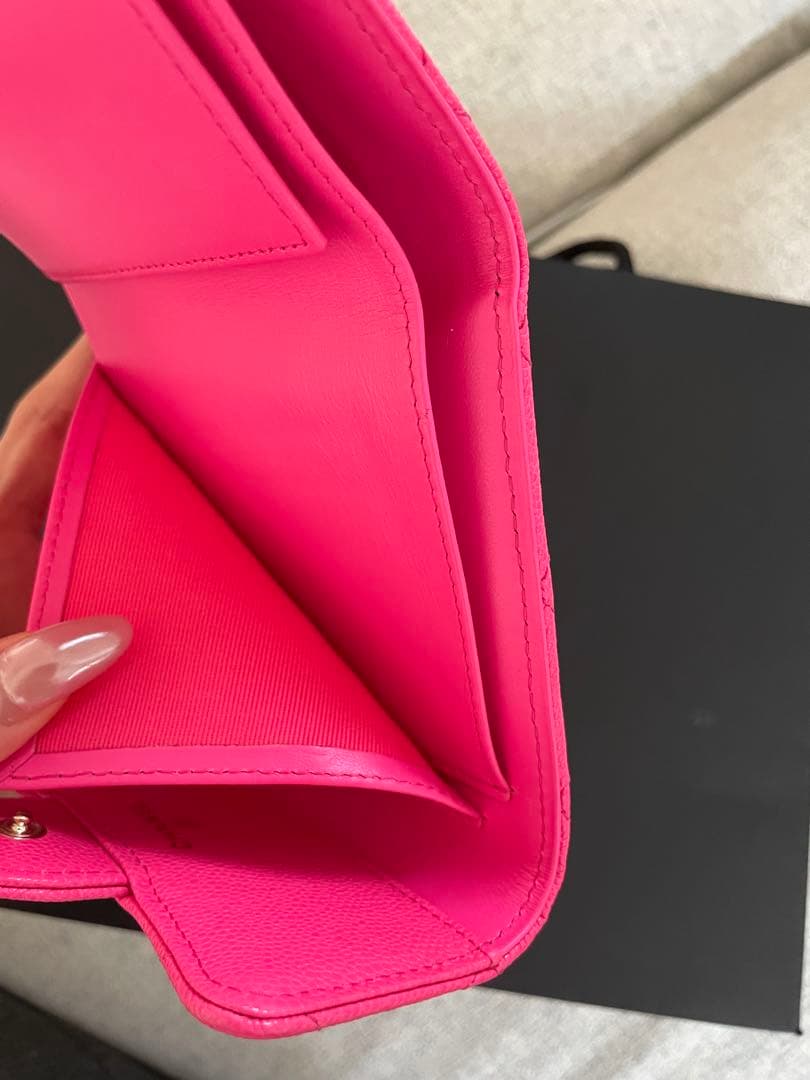 シャネル ネオンピンク コンパクト 財布 レディース