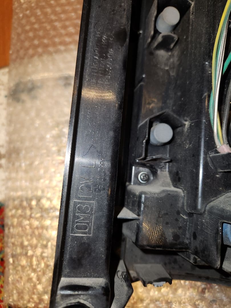 日産 NV350 キャラバン テールランプ　助手席側　前期用　後期ルック