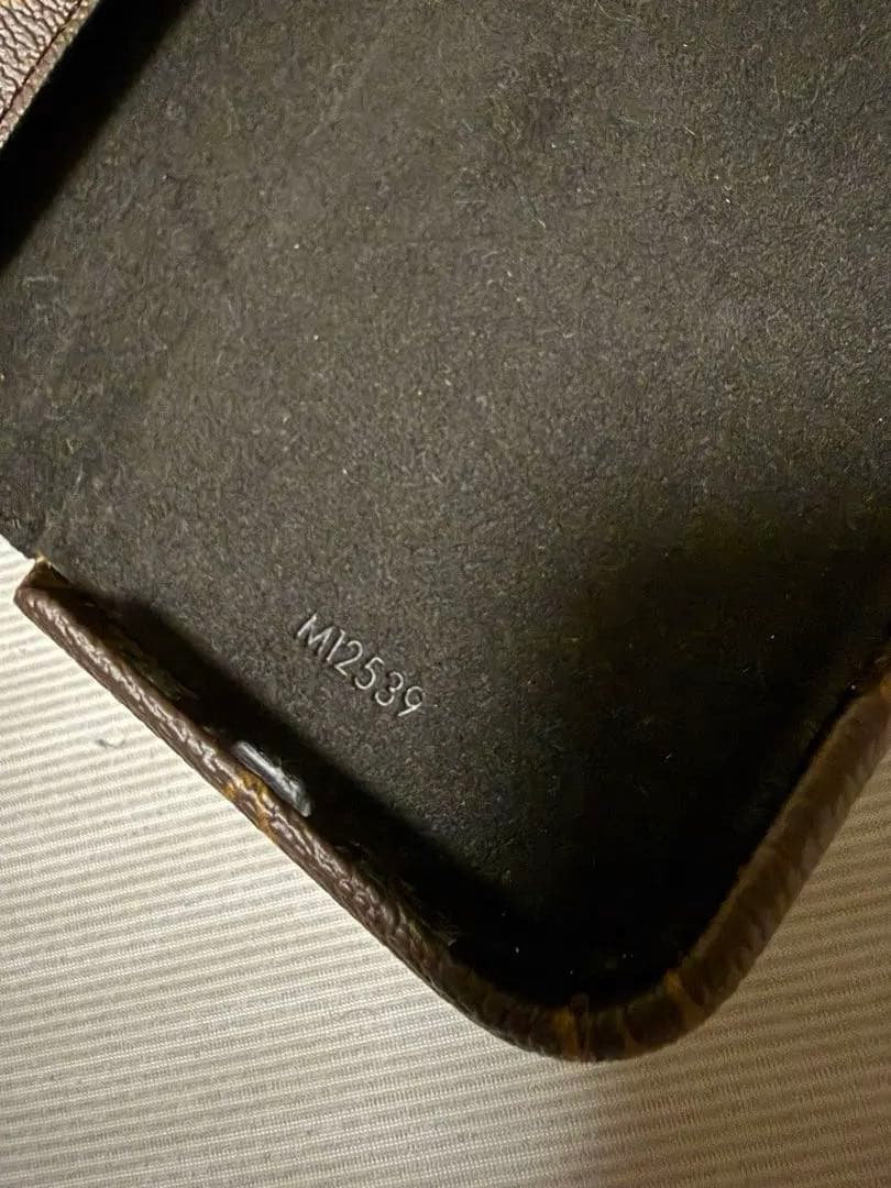 Louis Vuitton モノグラム iPhone16pro手帳型ケース