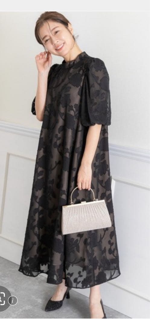 ブラックフラワー柄パーティードレス