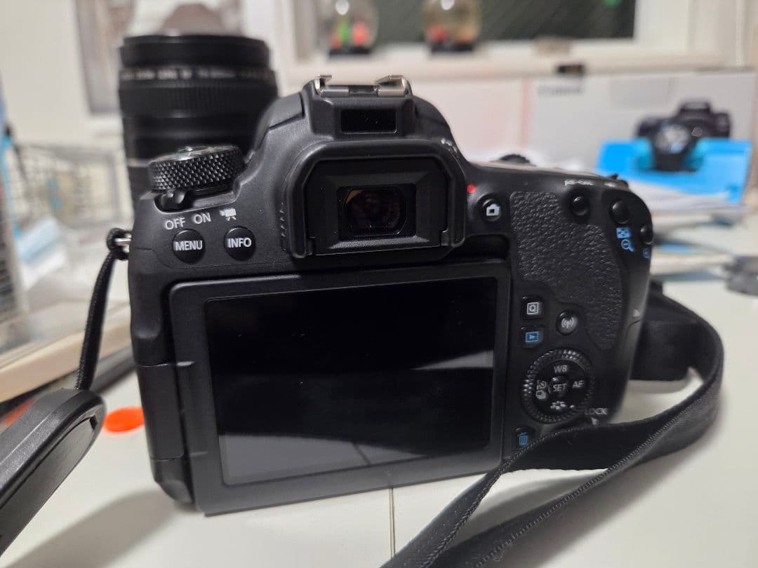 デジタルカメラ Canon EOS 9000D+EF75-300mm f/4-5.6 III