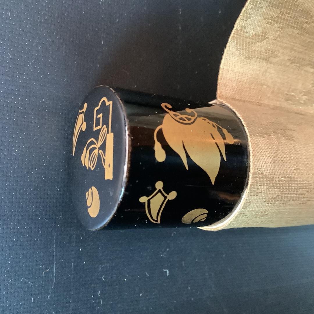 掛軸 書「一心月影」— 禅の悟りを映す妙興寺伝来の墨跡 高級ふ黒塗軸先　木箱付き