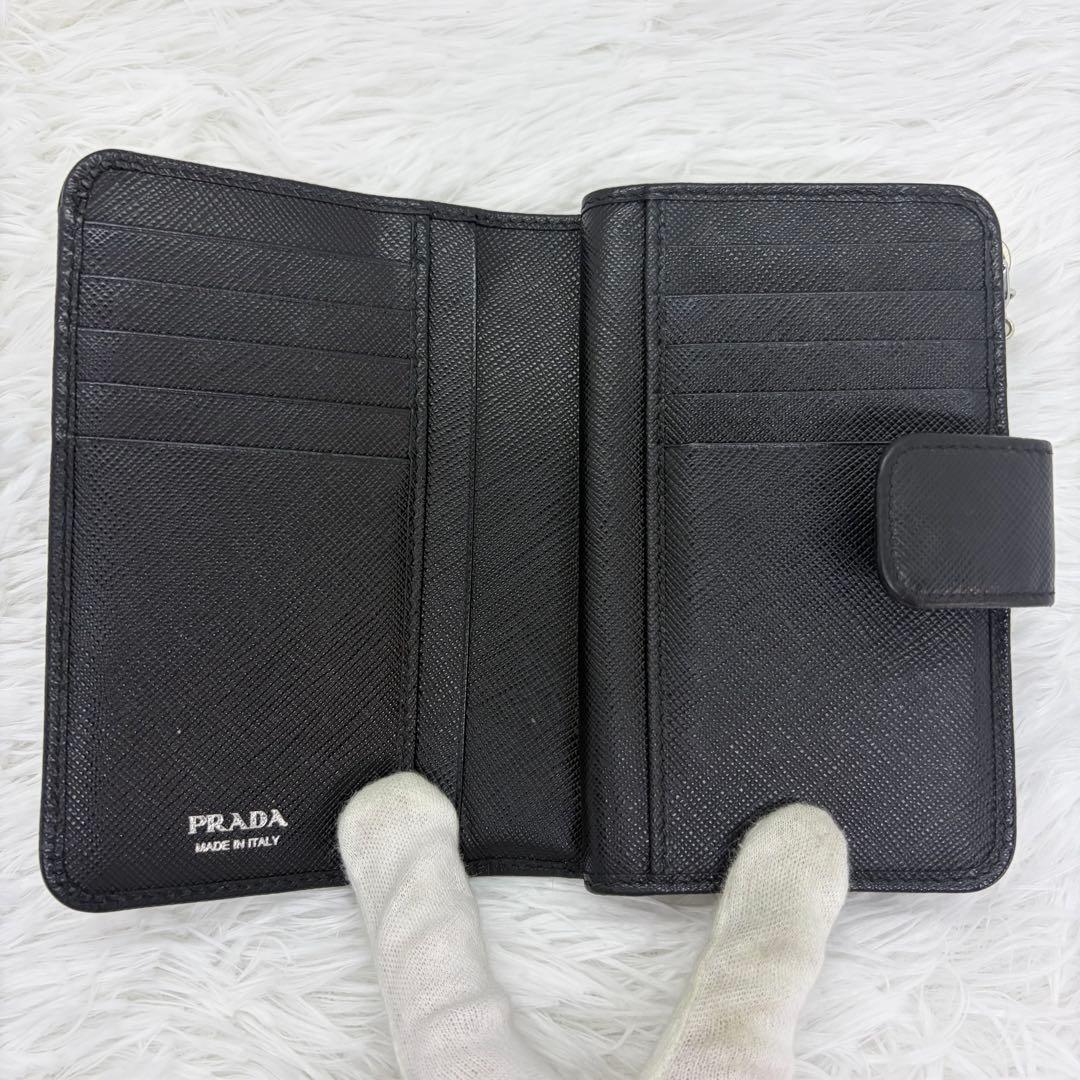 希少/美品✨️プラダ 二つ折り財布 サフィアーノ シャイン リップチャーム 黒
