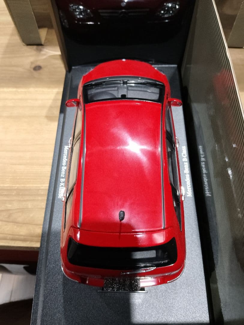 1/18 メルセデスベンツ　Bクラス　W245　ディーラー品　 ミニカー　レッド