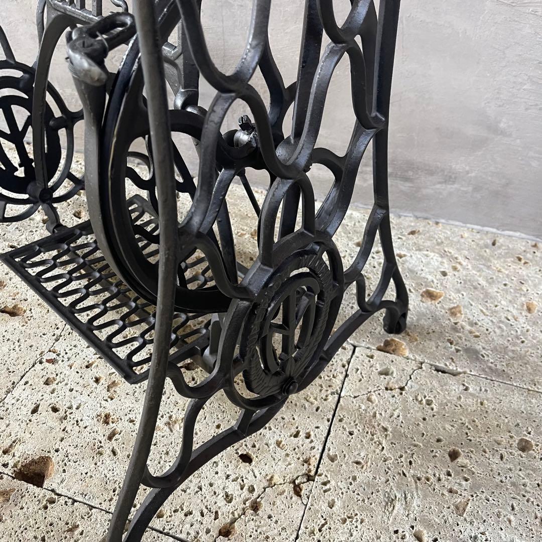 アンティークミシン脚テーブル　【MITSUI】 足踏みミシン　網目　レトロ雑貨