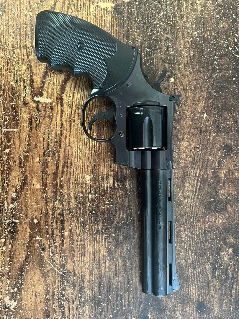 送料込みに変更しました！ライフルと電動ガン2個ハンドガン2個セット