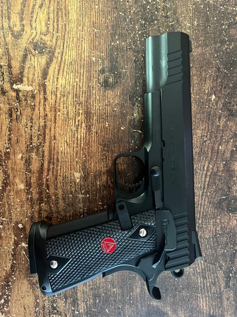 送料込みに変更しました！ライフルと電動ガン2個ハンドガン2個セット