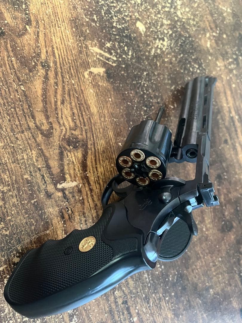 送料込みに変更しました！ライフルと電動ガン2個ハンドガン2個セット