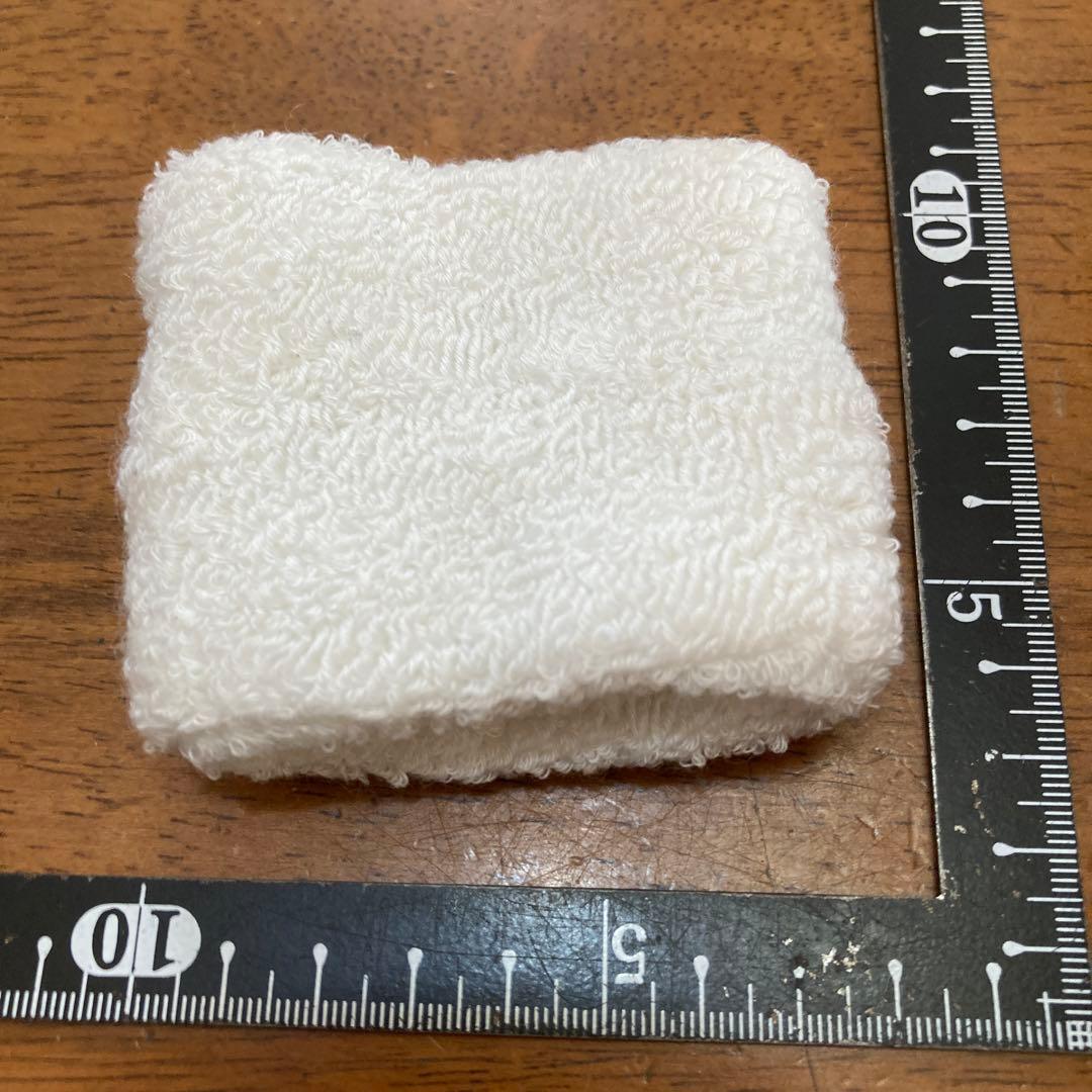 加護亜依　リストバンド　白　スポーツにどうぞ