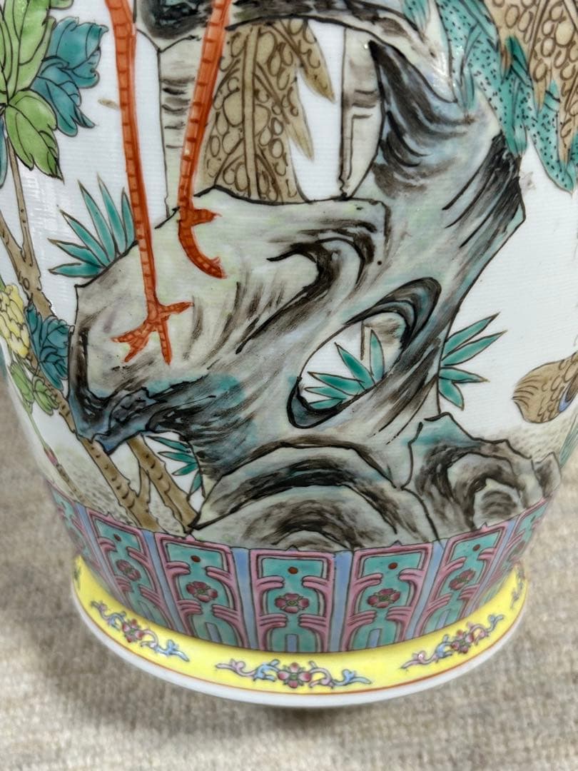 中国　景徳鎮製　孔雀牡丹図大瓶　送料込み0325