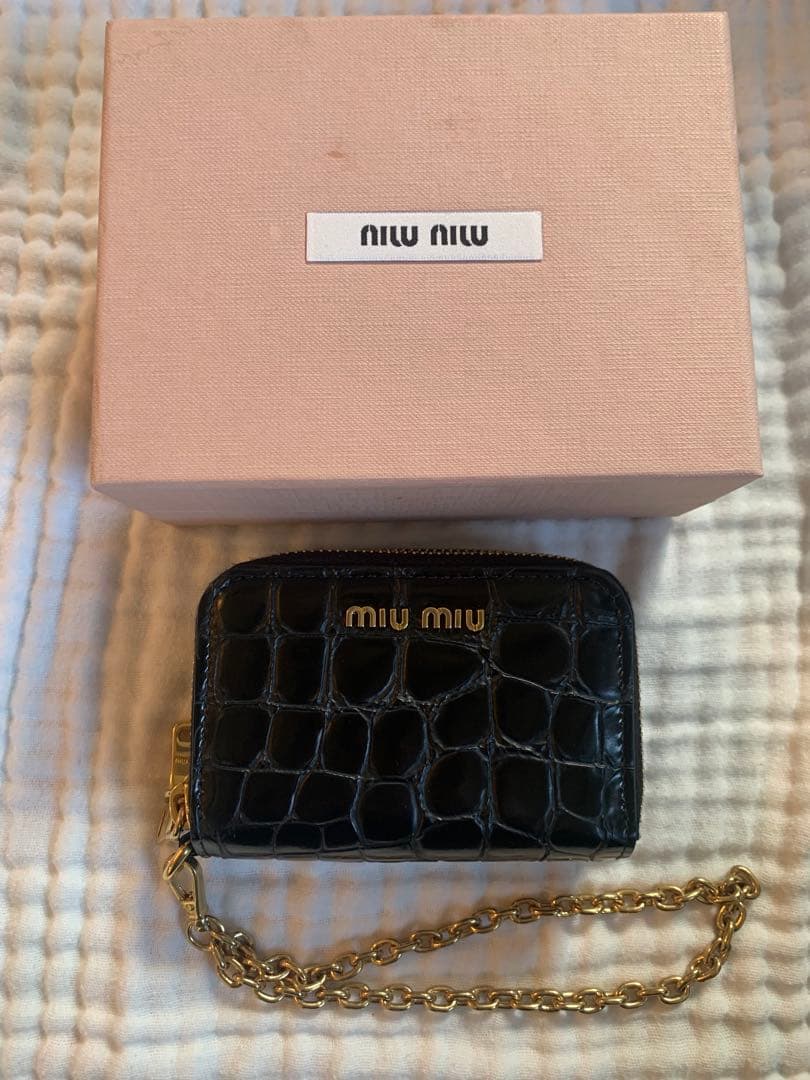 美品 miumiu チェーンウォレット ラウンドファスナー クロコ型押しブラック