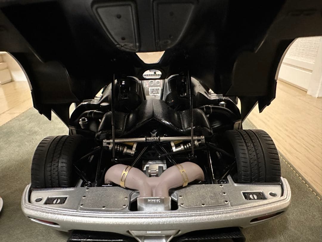 オートアート 1/18 ケーニグセグ アゲーラ ミニカー ケース付