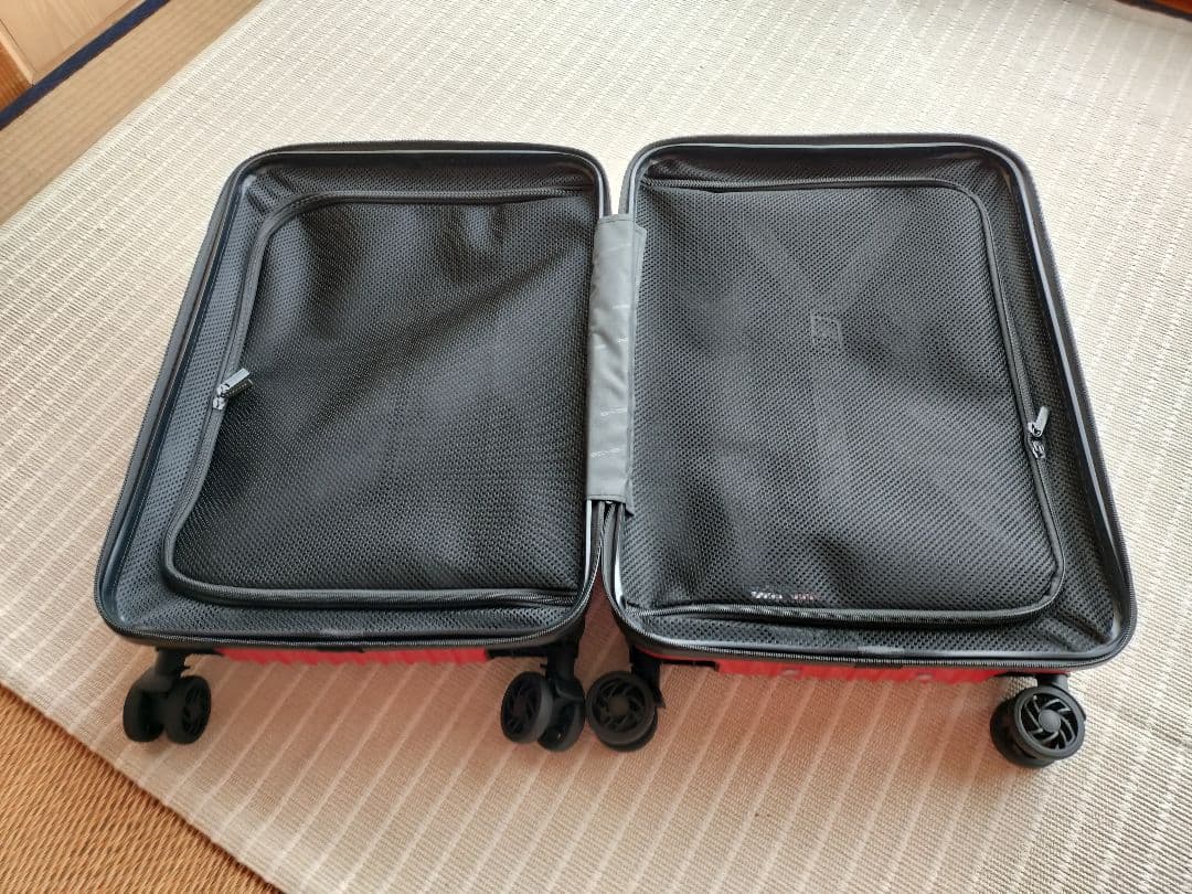 【新品未使用品】ポルシェ スーツケース 赤 TSAロック 機内持ち込み可能