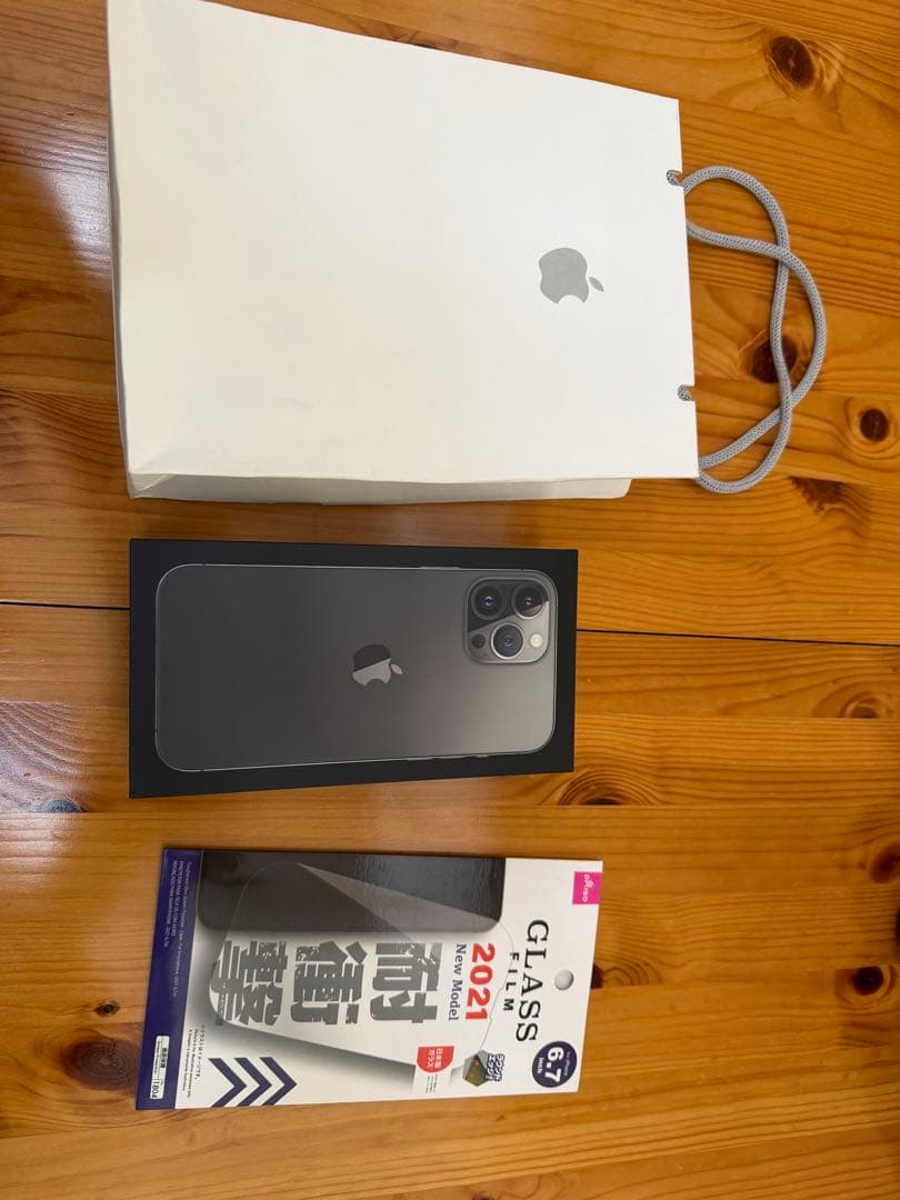 あゆみiPhone13promax本体➕シール