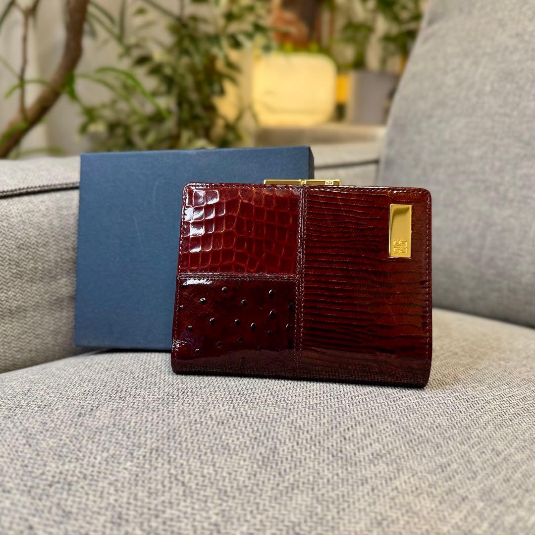 GIVENCHY ジバンシィ 二つ折り財布 型押しパテントレザー がま口