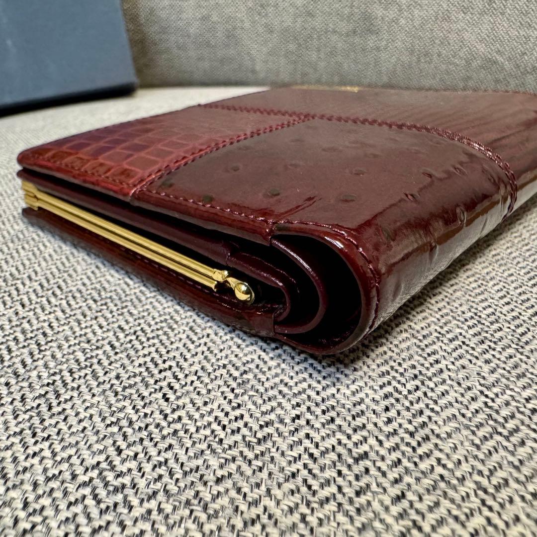 GIVENCHY ジバンシィ 二つ折り財布 型押しパテントレザー がま口