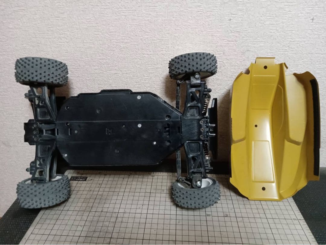 タミヤTT-02Bネオスコーチャーボディ付き