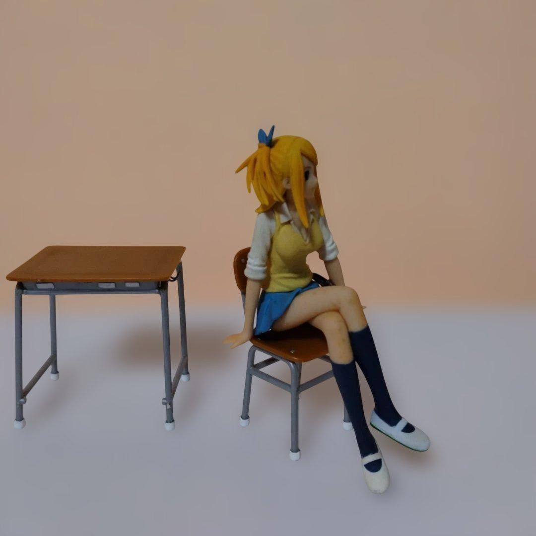 555　真島ヒロ　フェアリーテイル　フィギュア 学校机椅子付き