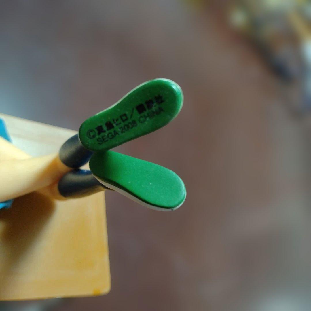 555　真島ヒロ　フェアリーテイル　フィギュア 学校机椅子付き