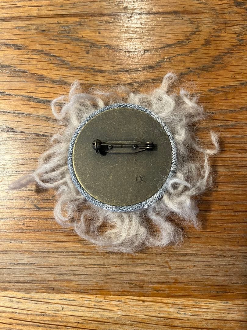 ②ミナペルホネン　モーリー　moorii サンキューベリーバッジ　クリーム