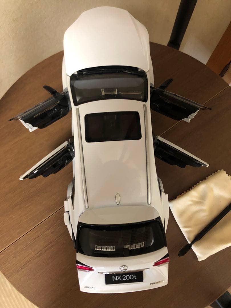 レクサス NX 200t ミニカー ホワイト　1/18 2015