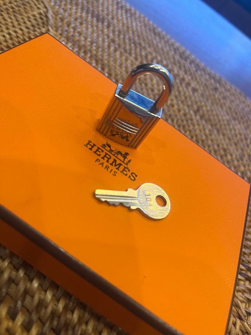 HERMES シルバー 南京錠 鍵付き