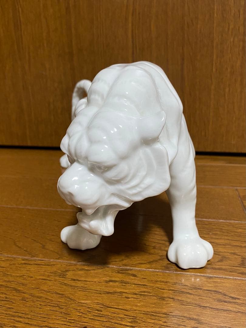 骨董品 陶器 虎 トラ 寅 タイガー 置物 磁器 干支 縁起物 工芸 白陶器