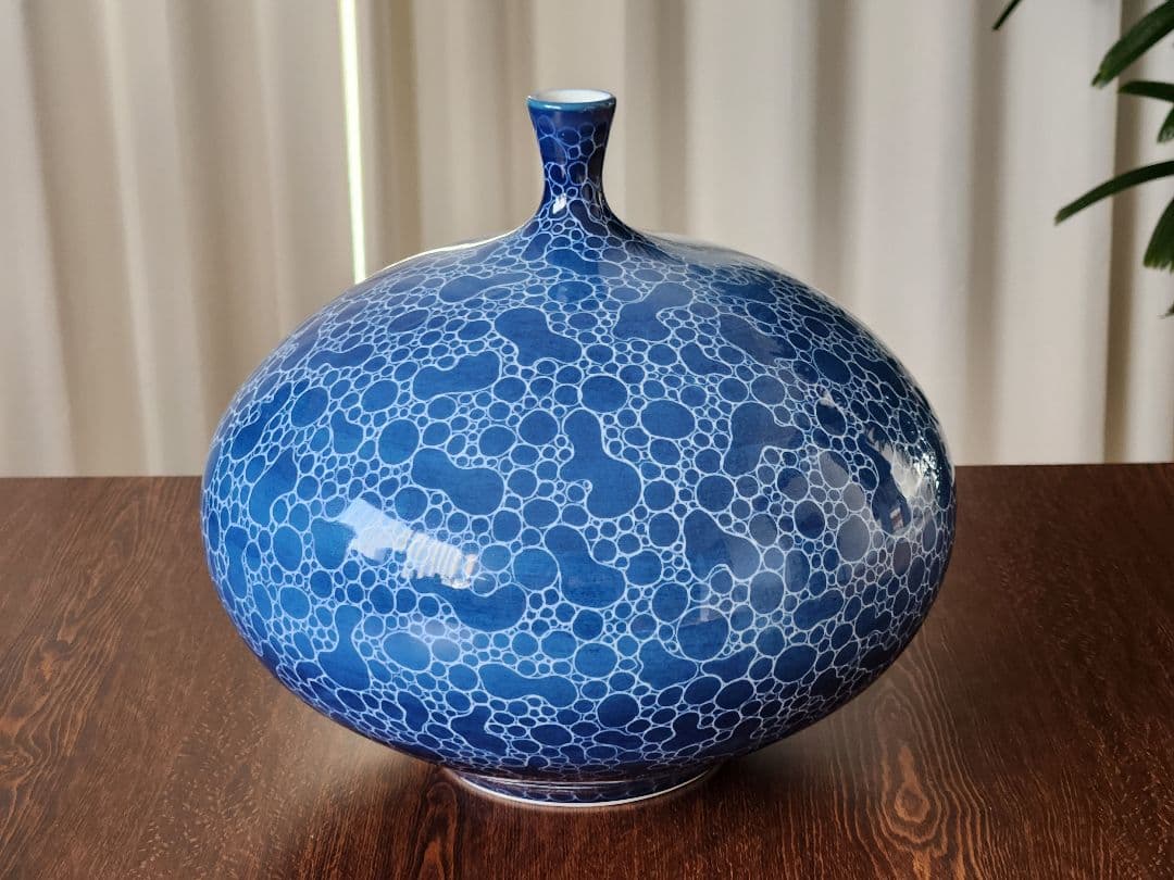 有田焼　松尾博之　博泉窯　墨はじき　花瓶 青　ろくろの名工　白磁　フラワーベース