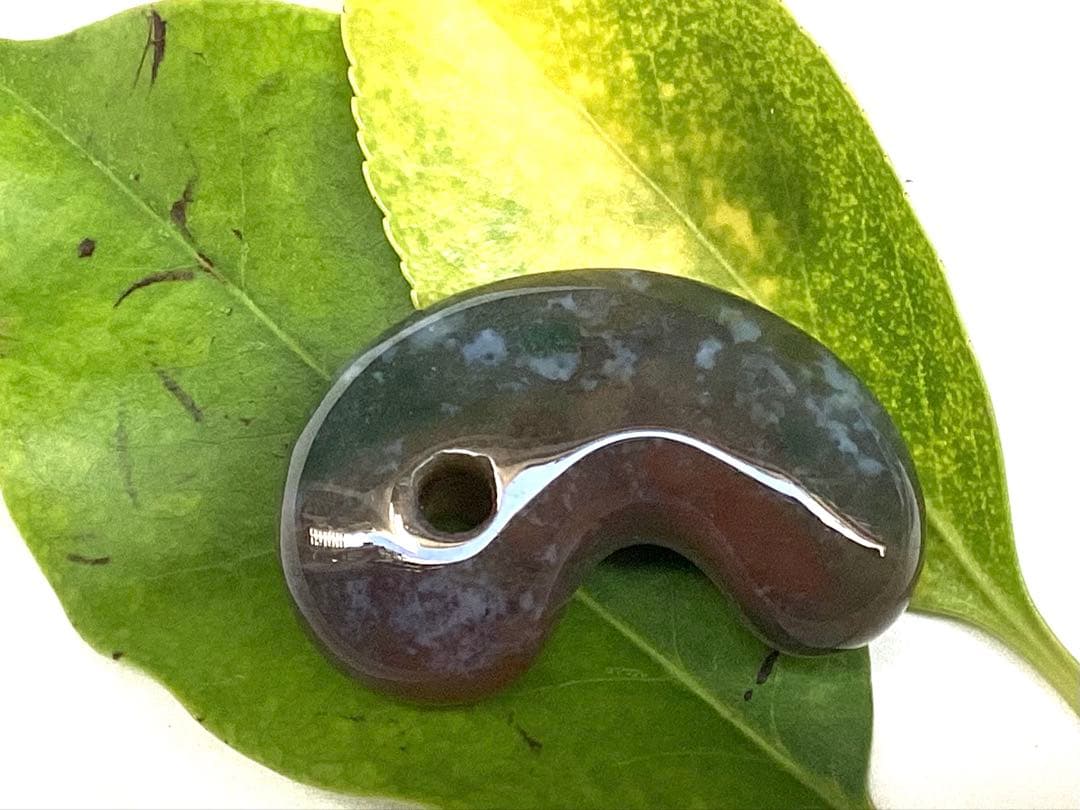 ✳お宝初出品　出雲石【ヘマタイト】天然石 雪輪文様*再結晶線入り　鑑別書付御守り