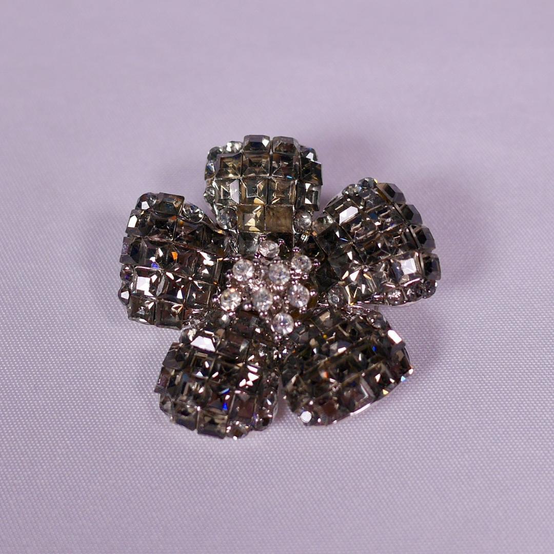 FOXEY BOUTIQUE フォクシー ブローチ フラワーモチーフ グレー