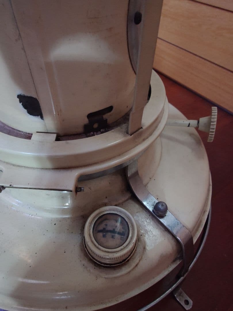 現役アラジン25P型DX石油ストーブ。