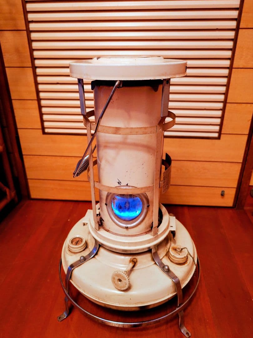 現役アラジン25P型DX石油ストーブ。