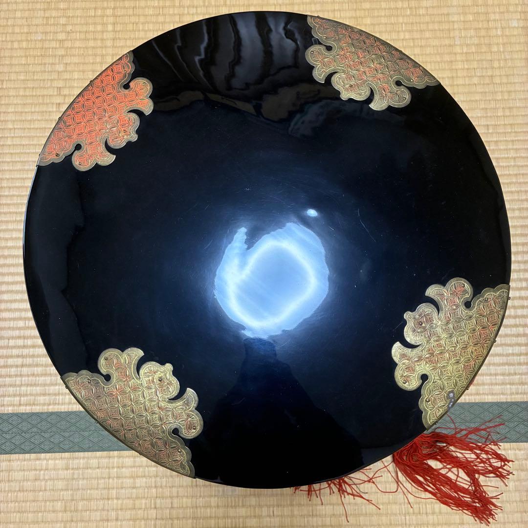 漆器　行器　外居　円筒型　4本脚　蓋付き　年代物アンティーク品　餅まき用　木箱付