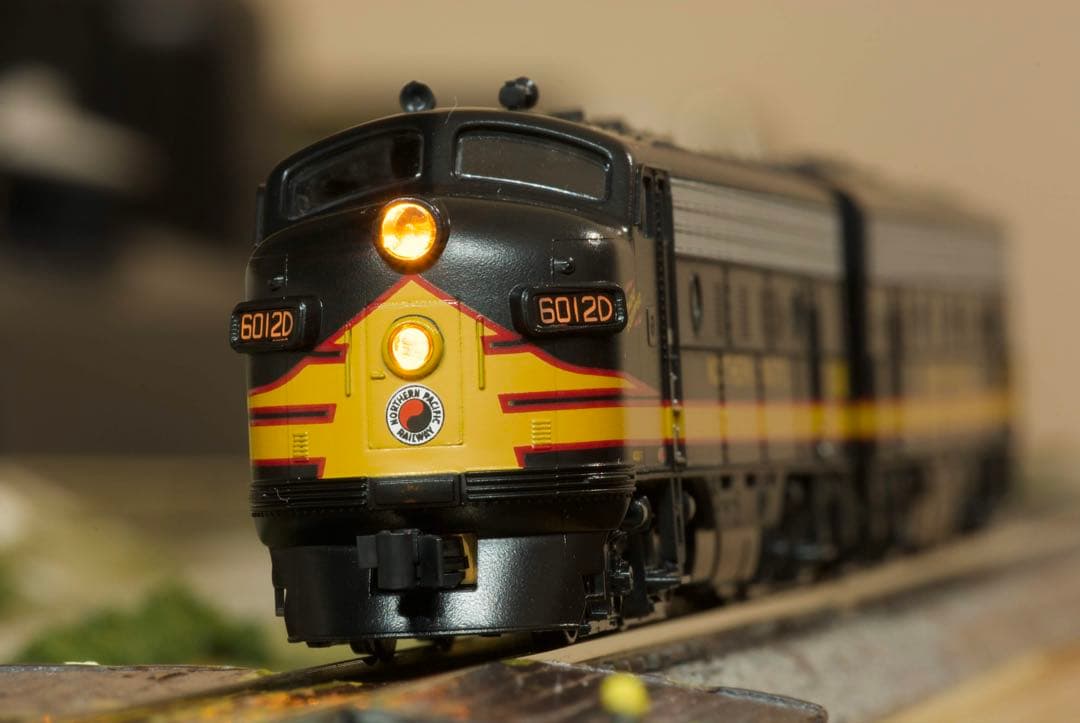 KATO USA品　貨物列車　機関車2両