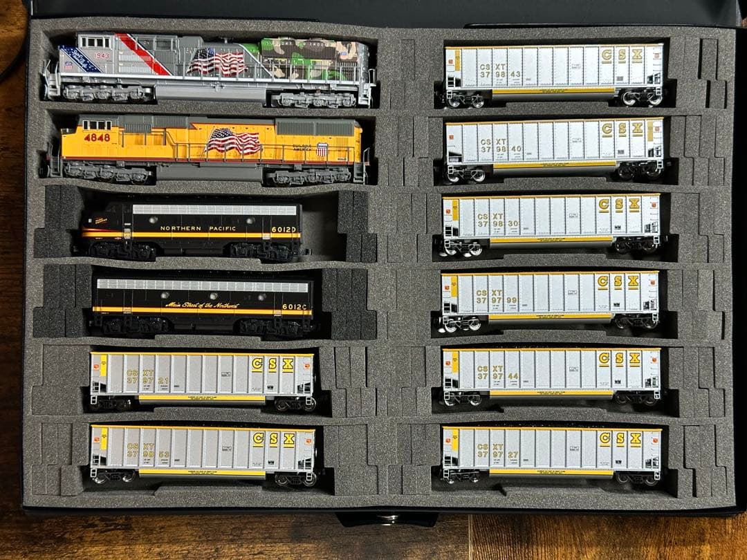 KATO USA品　貨物列車　機関車2両