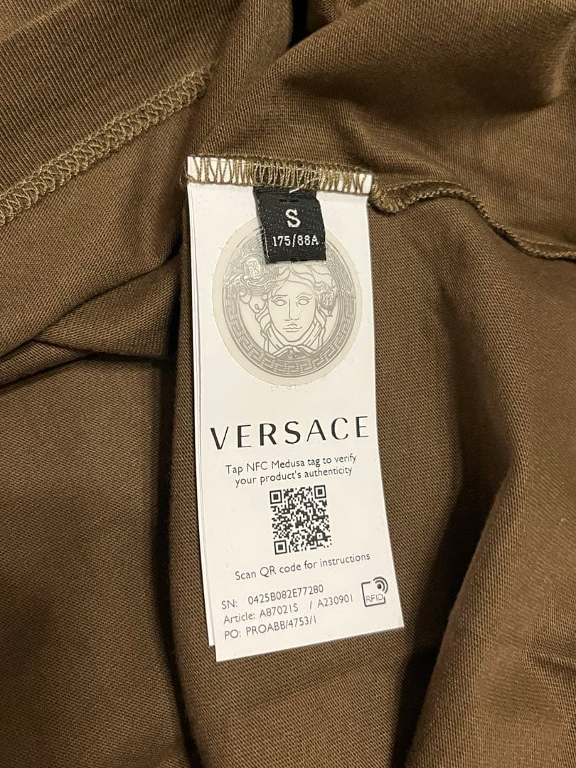 【新品】VERSACE カーキ　Tシャツ Sサイズ　刺繍